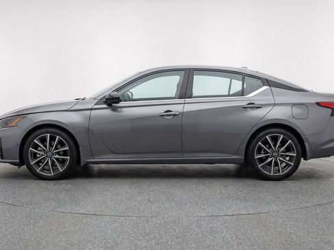 Used 2025 Nissan Altima 2.5 SV image 5