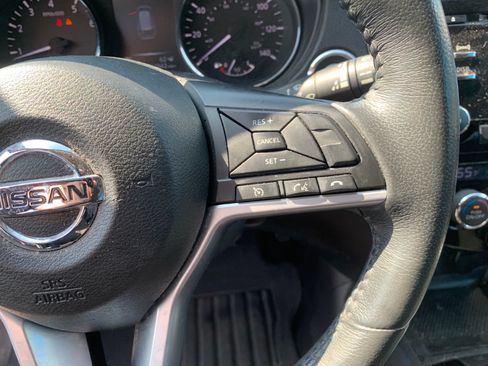Used 2017 Nissan Rogue SV AWD/4WD image 11