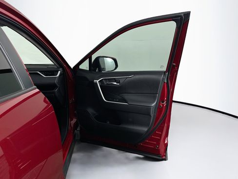 Used 2025 Toyota RAV4 XLE w/ Convenience Package image 32