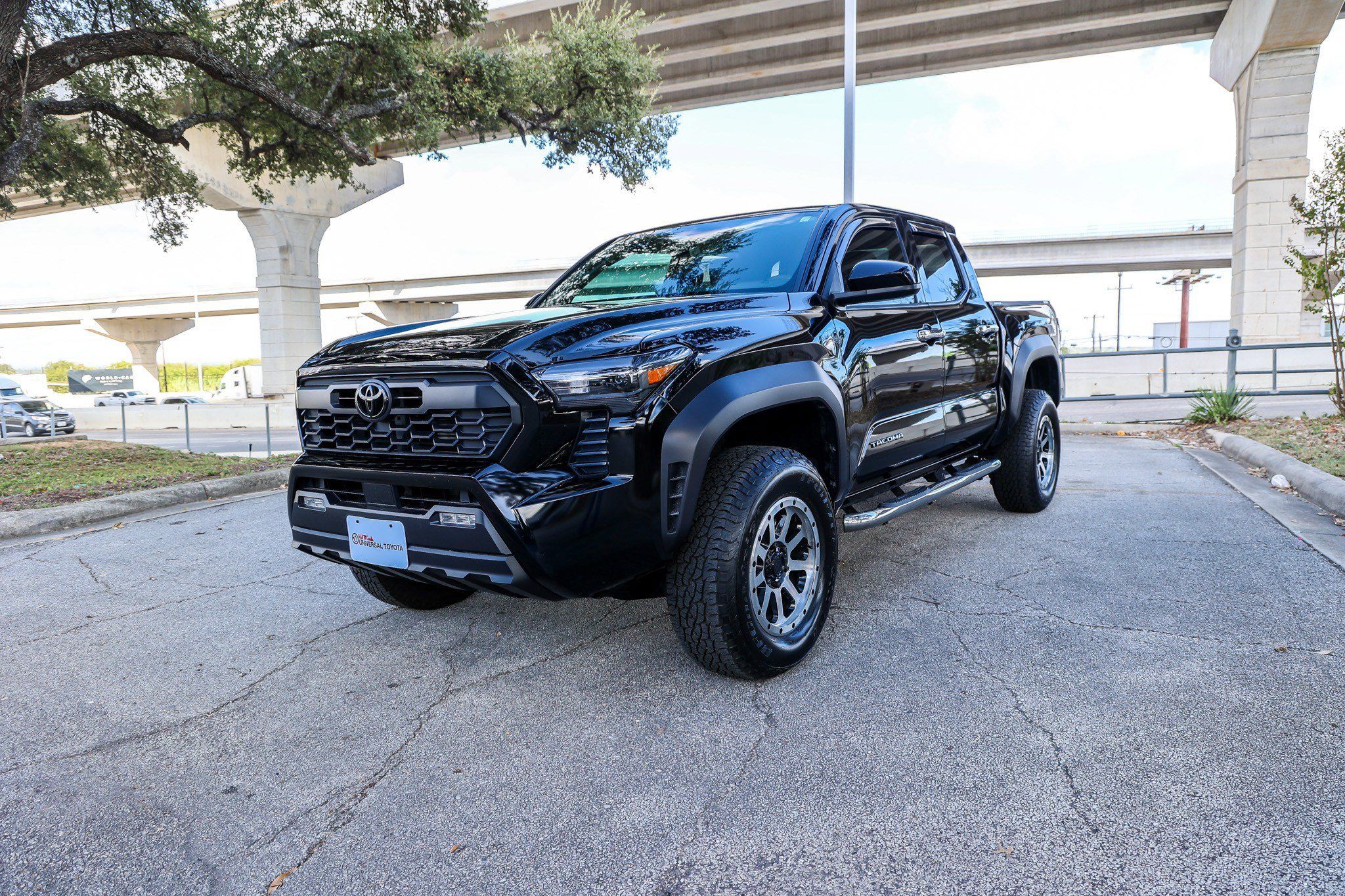 Certified 2025 Toyota Tacoma TRD Off-Road AWD/4WD image 3