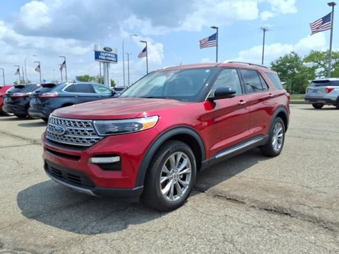 Certified 2023 Ford Explorer Limited w/ Equipment Group 301A AWD/4WD image 3