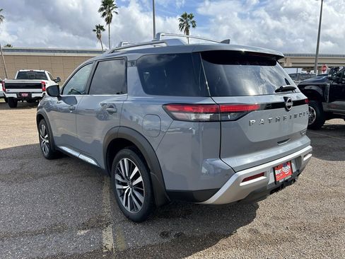 Used 2022 Nissan Pathfinder Platinum w/ Cargo Package image 4