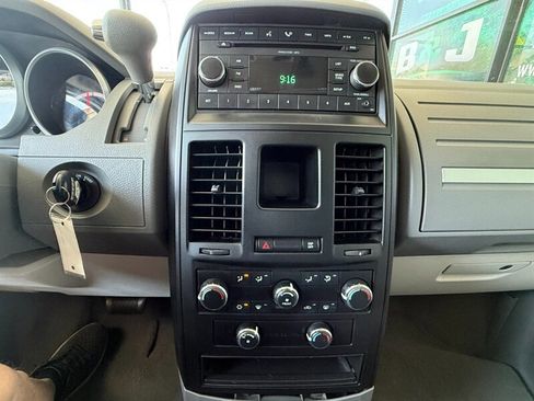 Used 2008 Dodge Grand Caravan SE FWD image 28