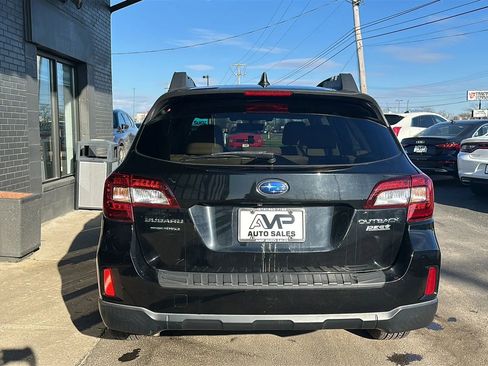 Used 2017 Subaru Outback 2.5i Premium image 6