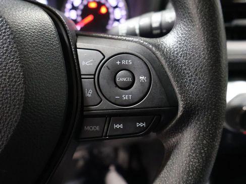 Used 2022 Toyota RAV4 XLE image 33