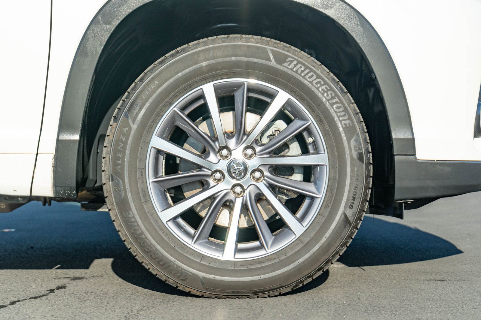 Used 2018 Toyota Highlander XLE FWD image 12