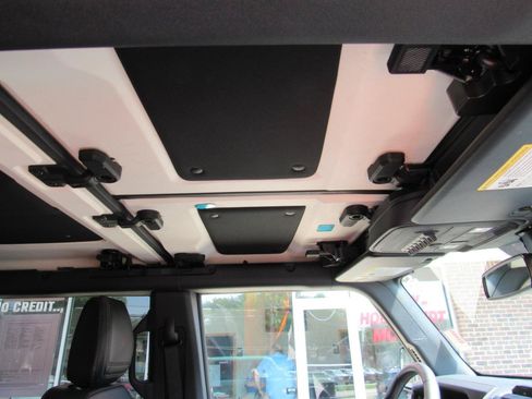 Used 2025 Ford Bronco Badlands AWD/4WD image 34