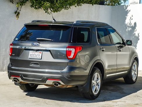 Used 2018 Ford Explorer XLT w/ Equipment Group 202A image 4