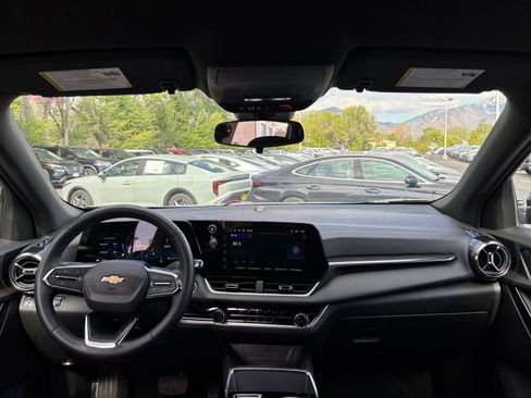 Used 2025 Chevrolet Equinox LT AWD/4WD image 34