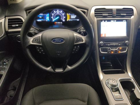 Used 2018 Ford Fusion SE w/ Fusion SE Technology Package FWD image 22