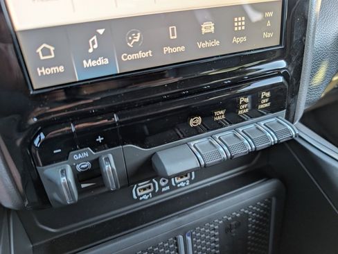 New 2025 RAM 2500 Laramie image 29