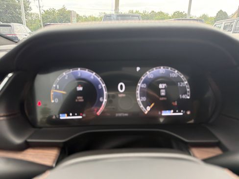 Certified 2025 Jeep Grand Cherokee Summit w/ Luxury Tech Group V AWD/4WD image 32