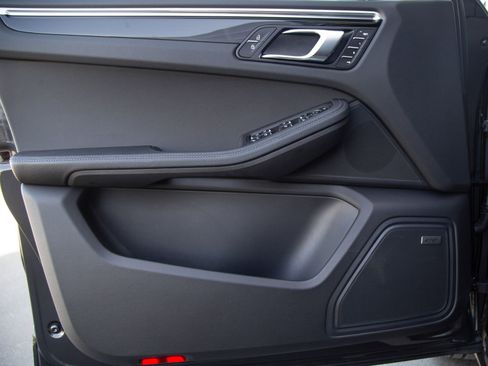 Certified 2024 Porsche Macan AWD/4WD image 13