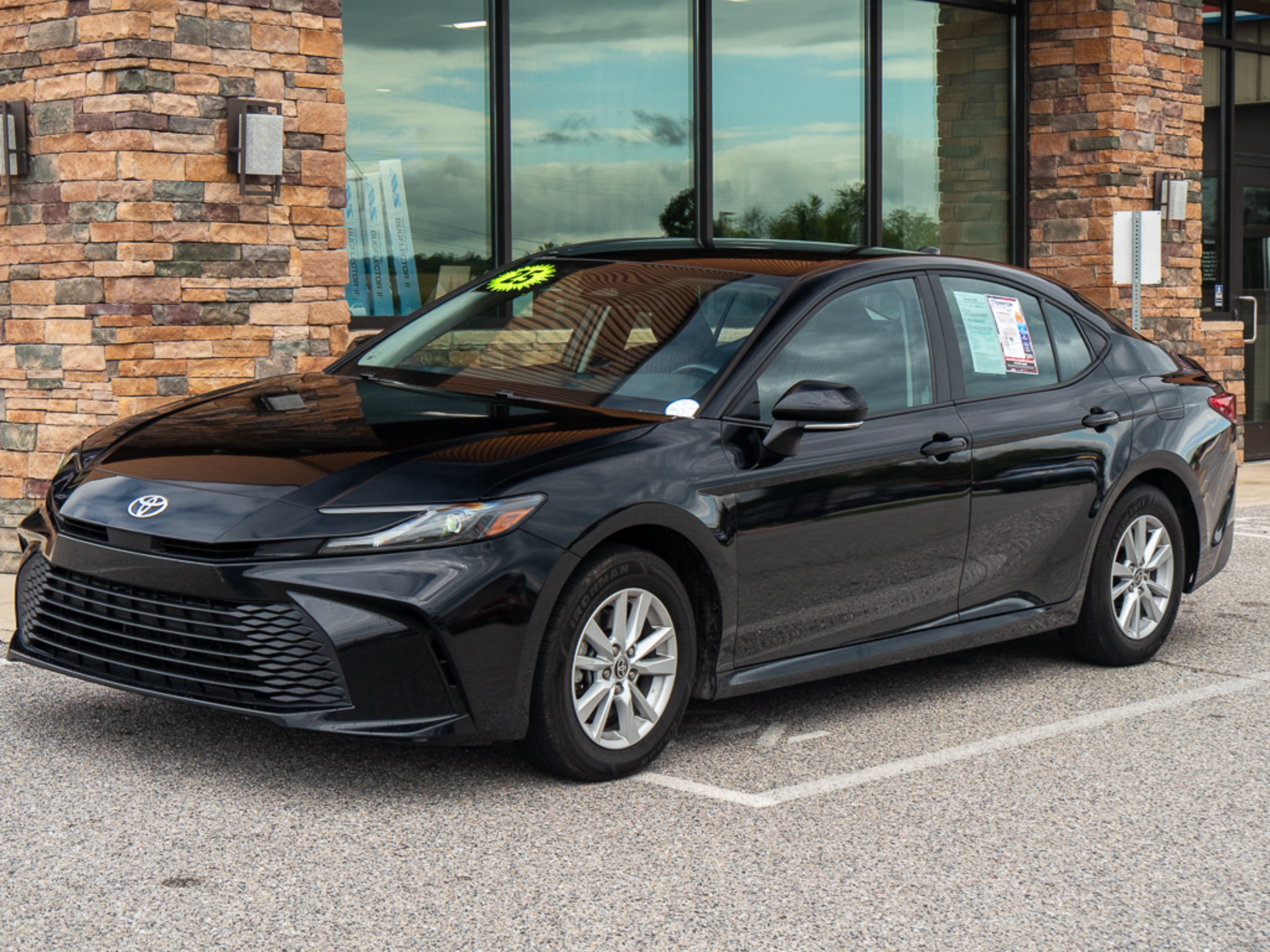 Used 2025 Toyota Camry LE w/ Convenience Package AWD/4WD image 7