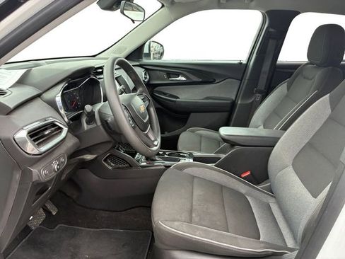 Used 2023 Chevrolet TrailBlazer LT FWD image 11