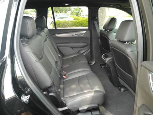 Used 2025 Cadillac XT6 Luxury FWD image 24