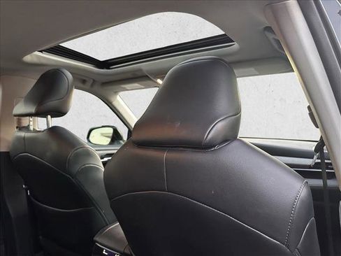 Used 2023 Toyota Highlander XLE image 28