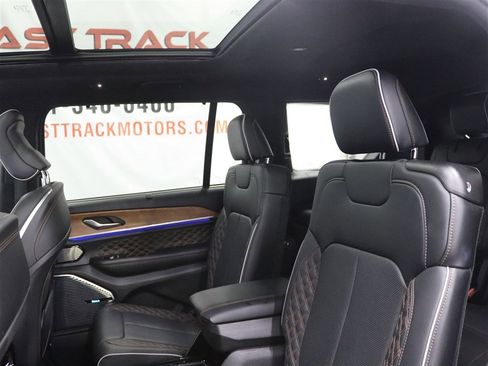 Used 2023 Jeep Grand Cherokee L Summit AWD/4WD image 18