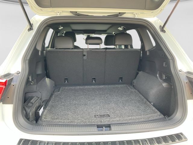 Certified 2023 Volkswagen Tiguan SE R-Line AWD/4WD image 23