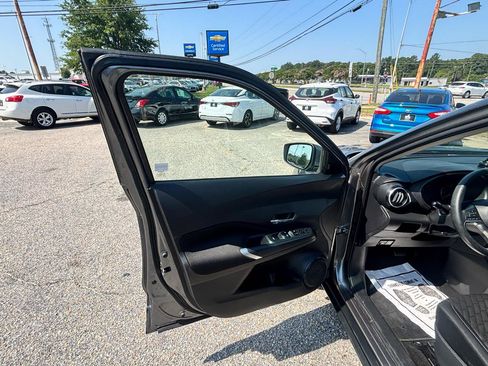 Used 2023 Nissan Kicks SV FWD image 42