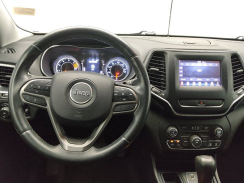 Used 2019 Jeep Cherokee Latitude Plus FWD image 22