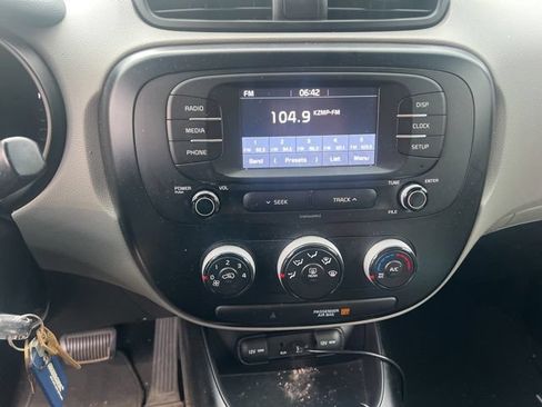 Used 2019 Kia Soul FWD image 3