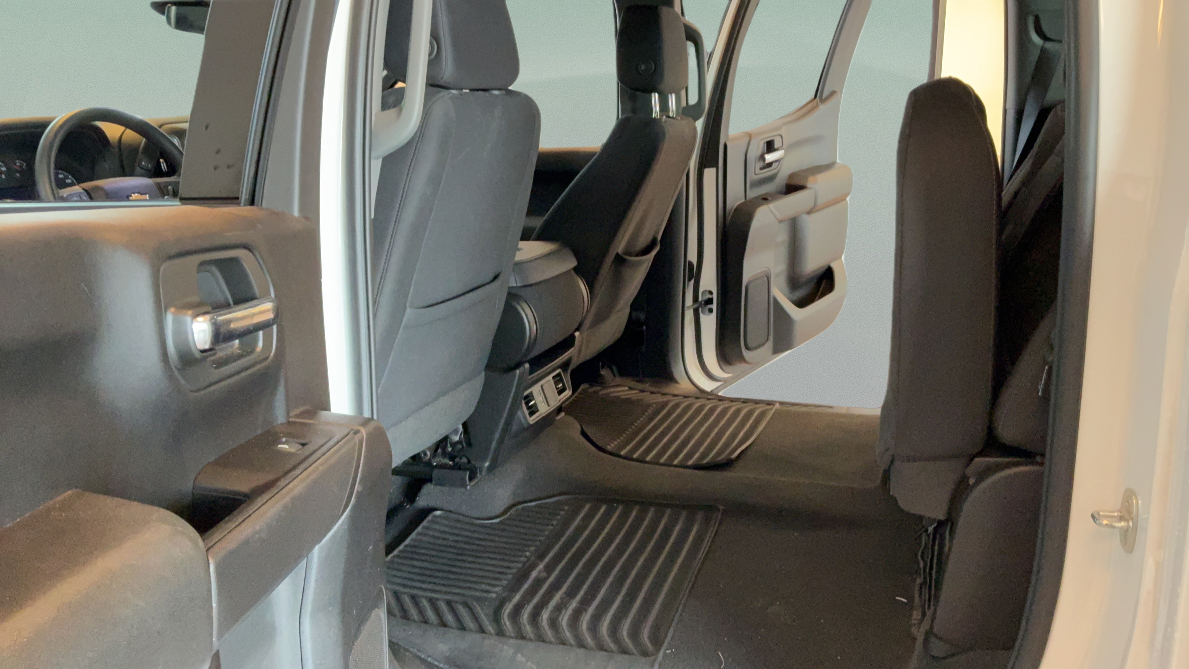 Used 2024 Chevrolet Silverado 1500 Custom RWD image 32