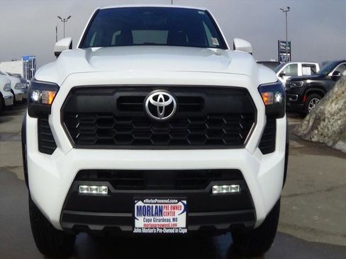 Used 2025 Toyota Tacoma TRD Off-Road image 3