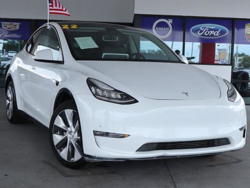 Used 2023 Tesla Model Y Long Range AWD/4WD image 2