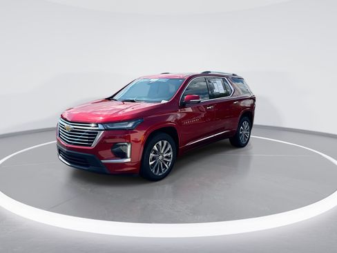 Used 2023 Chevrolet Traverse Premier FWD image 5