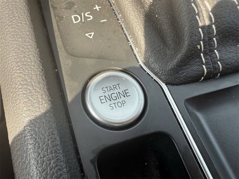 Used 2021 Volkswagen Atlas Cross Sport SE w/ V6 Towing Package image 20