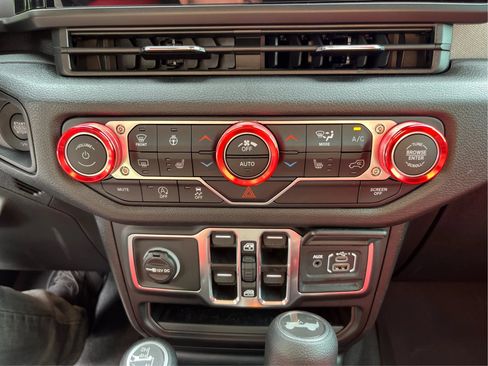 Used 2025 Jeep Wrangler Unlimited Sport AWD/4WD image 32