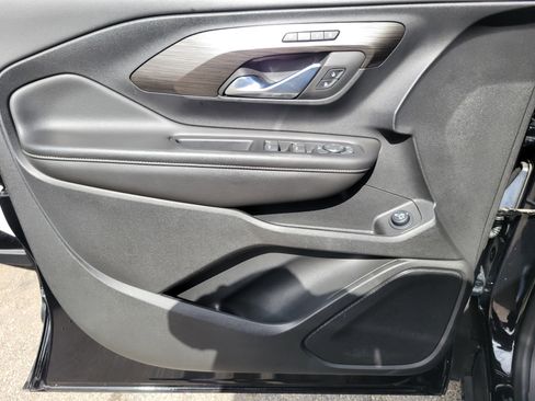 Used 2023 GMC Terrain SLT w/ Tech Package FWD image 25