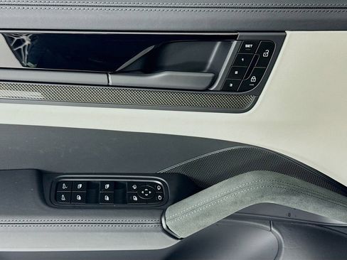 Certified 2026 Porsche Cayenne GTS AWD/4WD image 11