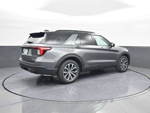 New 2026 Ford Explorer ST-Line image 8