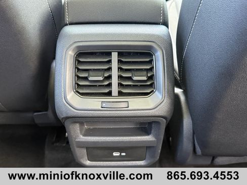 Used 2024 Volkswagen Taos SE FWD image 18