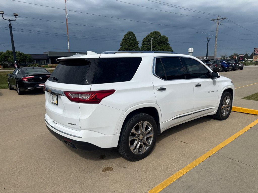 Used 2019 Chevrolet Traverse Premier w/ Driver Confidence II Package FWD image 3