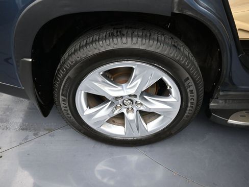 Certified 2019 Toyota Highlander Limited Platinum image 27