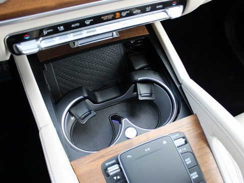 Used 2022 Mercedes-Benz GLS 580 4MATIC image 19