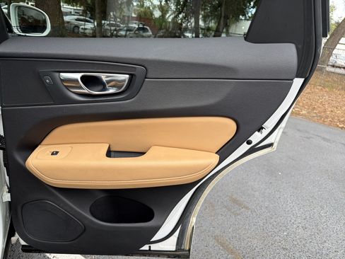 Used 2020 Volvo XC60 T5 Momentum w/ Protection Package Premier FWD image 31