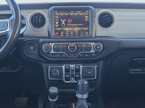 Used 2022 Jeep Gladiator Overland AWD/4WD image 14