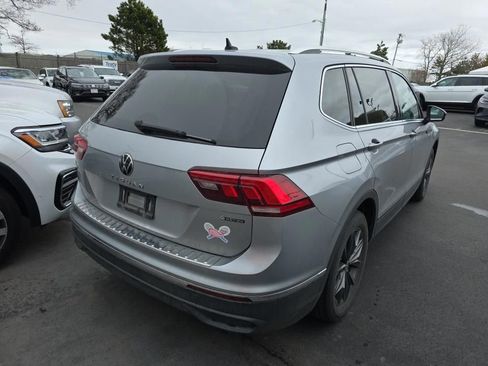 Used 2023 Volkswagen Tiguan SE w/ Panoramic Sunroof Package AWD/4WD image 2