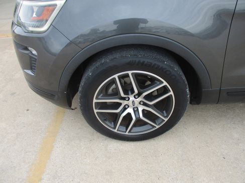 Used 2018 Ford Explorer Sport w/ Equipment Group 401A AWD/4WD image 3