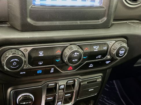 Used 2023 Jeep Wrangler Unlimited image 24