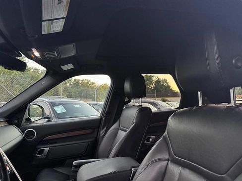 Used 2017 Land Rover Discovery HSE image 36