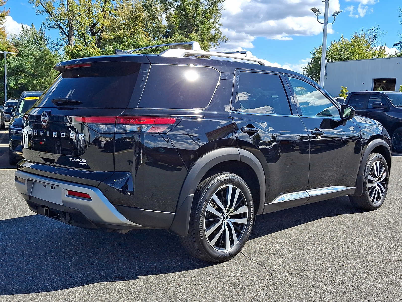Used 2024 Nissan Pathfinder Platinum w/ Cargo Package AWD/4WD image 6