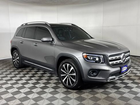 Used 2022 Mercedes-Benz GLB 250 4MATIC image 3