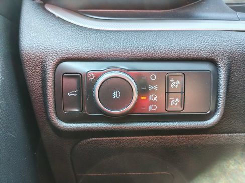 Used 2020 Ford Explorer XLT w/ Equipment Group 202A AWD/4WD image 26