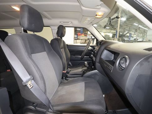 Used 2015 Jeep Patriot Sport w/ Power Value Group FWD image 17