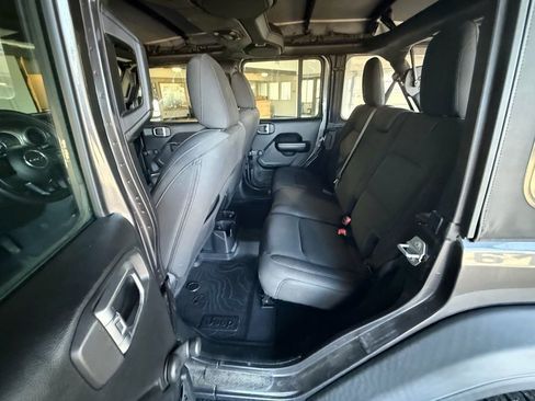 Used 2018 Jeep Wrangler Unlimited Sport image 21